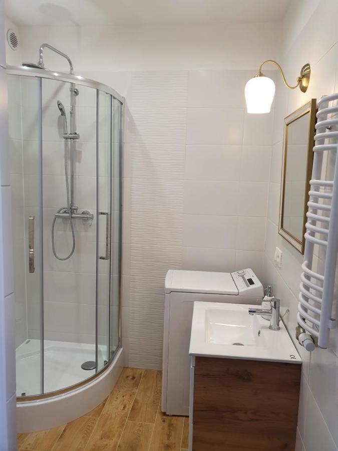 Prestige Aparthotel Piotrkowska 82 - Wyjatkowy Widok Na Deptak วูดช์ ภายนอก รูปภาพ